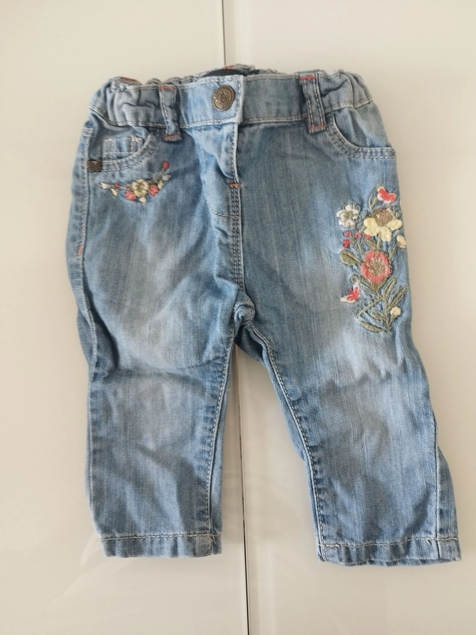 Conjunto de calça jeans e jaqueta bomber floral – photo 3
